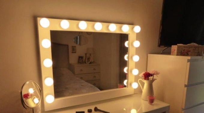 Makeup mirror: varieties and characteristics of some models