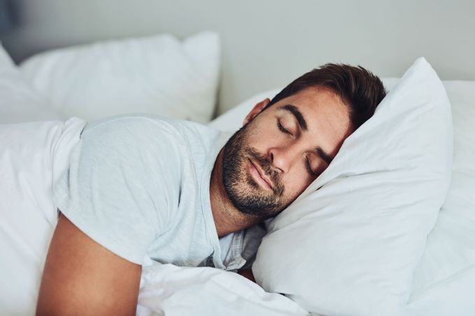 TikTok 为这种让人们在几分钟内入睡的简单睡眠技巧而疯狂