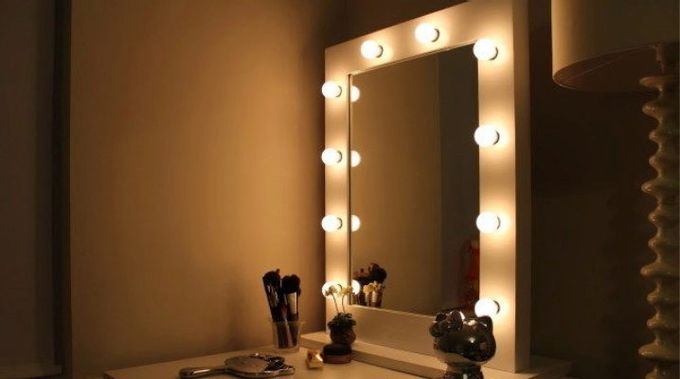 Illuminated makeup mirror: how to make it yourself