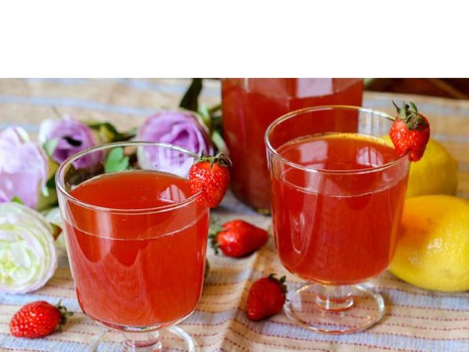 Strawberry lemonade with tarragon