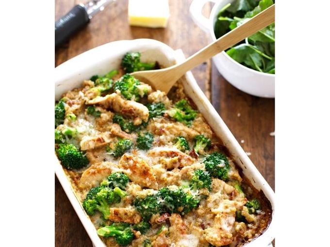 Cremiger Hühnchen-Quinoa und Broccop-Auflauf