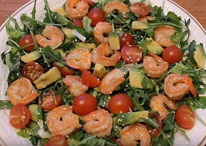 Lahodné saláty s krevetami. 13 jednoduchých receptů na nový rok na slavnostním stole