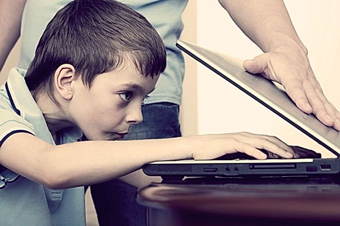 The child has a computer addiction. What to do?