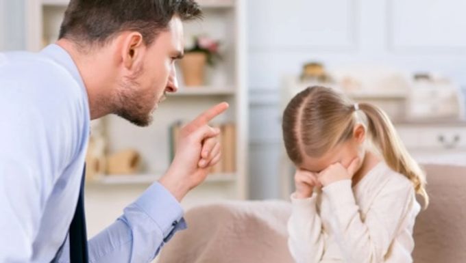 Bántoló szülők: hogyan kezeljük a bántalmazást a családban?
