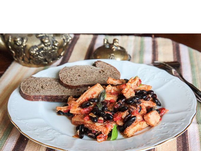 Tripe stew with black beans. Recipe photo