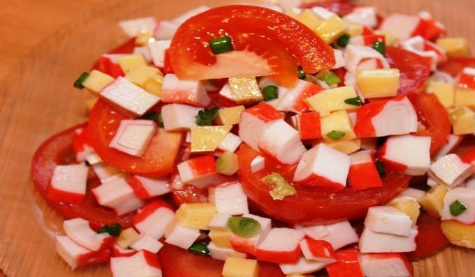 Salaatti raputikuilla, 7 reseptiä yksinkertaisiin, herkullisimpiin rapusalaatteihin 5 minuutissa