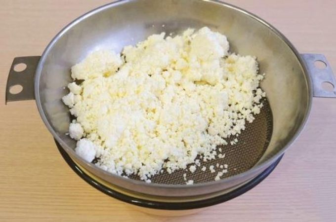 Grated cottage cheese