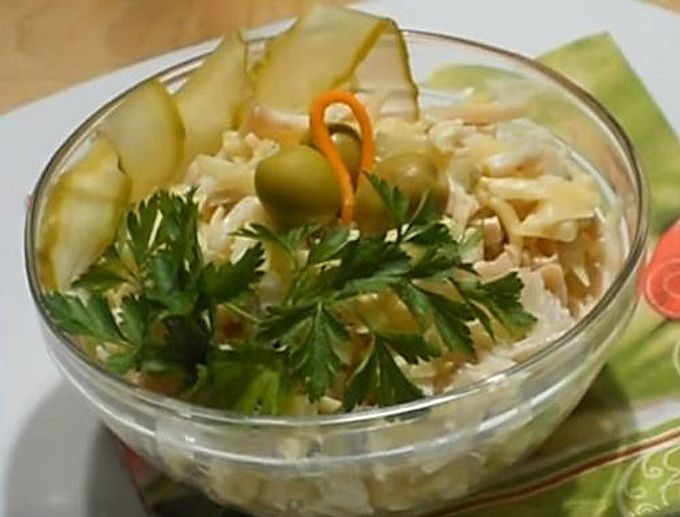 Deliciosas saladas com lulas. 7 receitas simples passo a passo para o feriado e para todos os dias