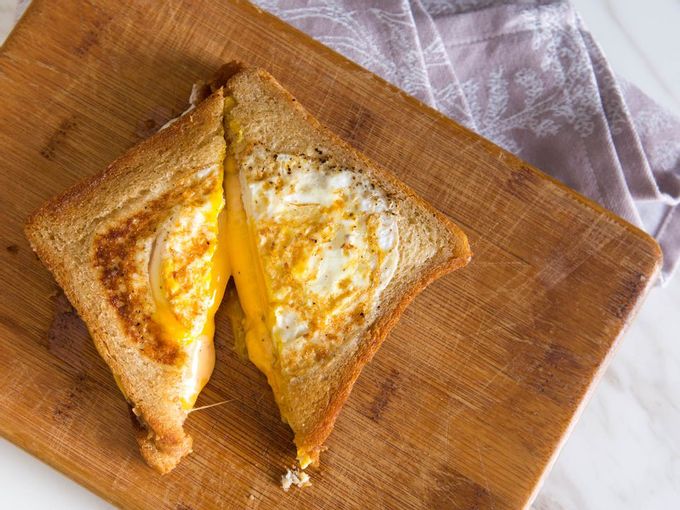鸡蛋洞烤奶酪三明治食谱