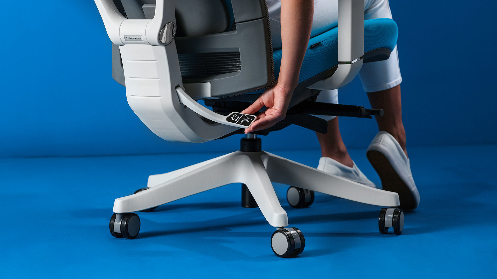The ErgoChair Pro features a 22° tilt range with adjustable tension,
