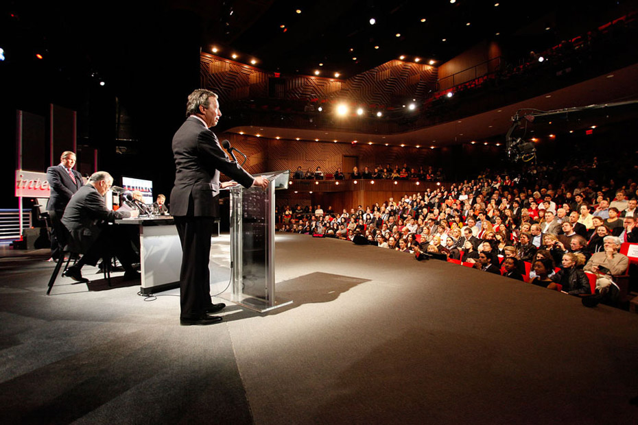 Robert Rosenkranz addressing the audience onstage