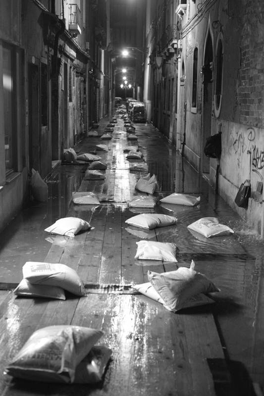 alleyway submerged Giona Stringer