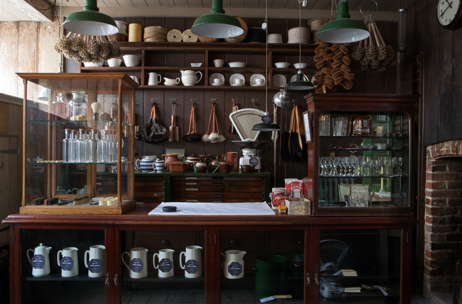 Interior-of-the-shop,-counter-top-and-brushes