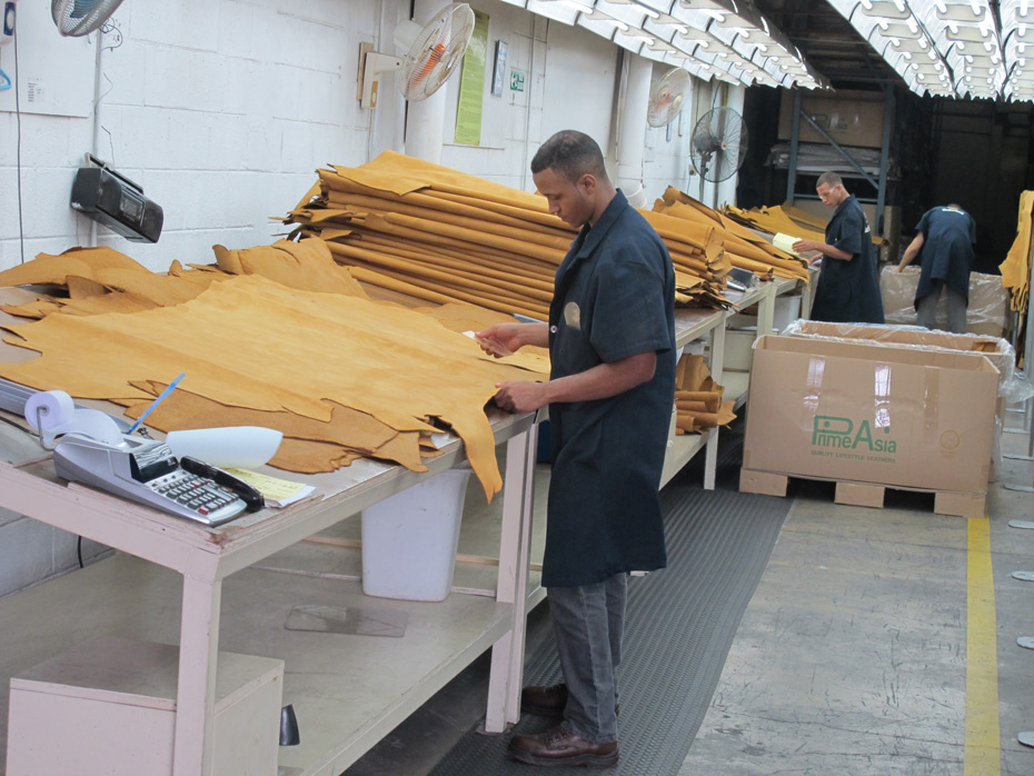 Rechtdoor in de rij gaan staan Beg At Work: Timberland's Dominican Republic Factory, Port Mag | PORT Magazine