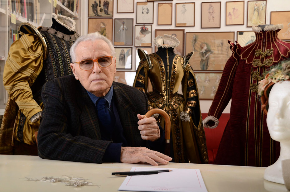 portrait-of-piero-in-front-of-costumes