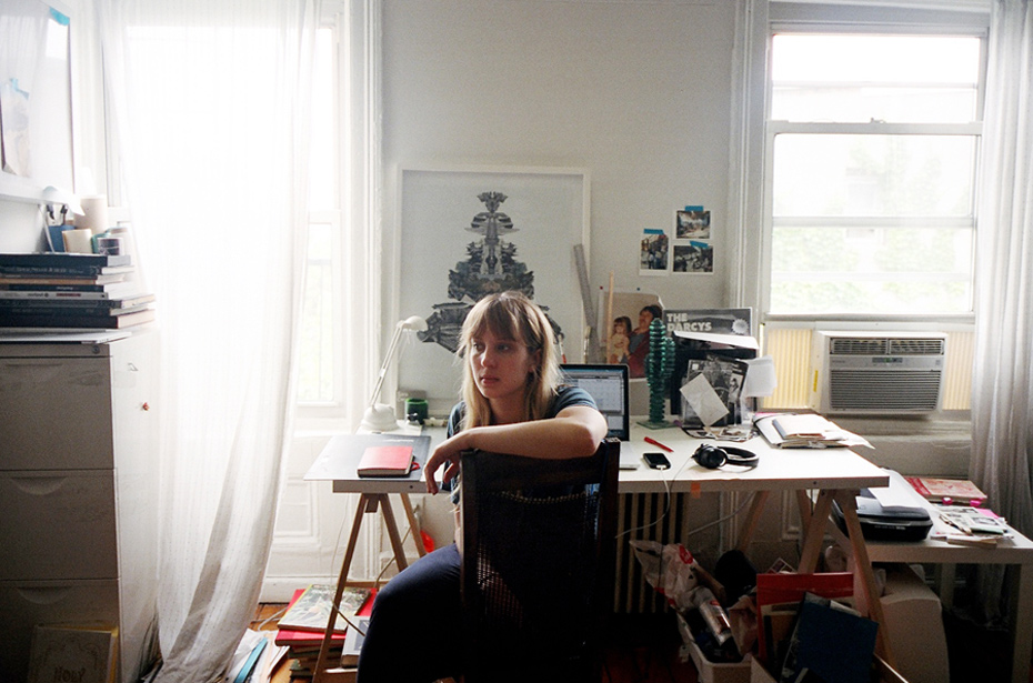 Sara-Cwynar, desk space portrait. Barbara Anastacio