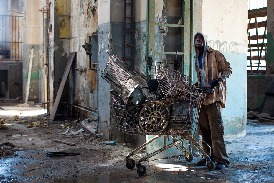 Greek-Pavilion-at-Venice.-Stefanos-Tsivopoulos.-History-Zero-2013