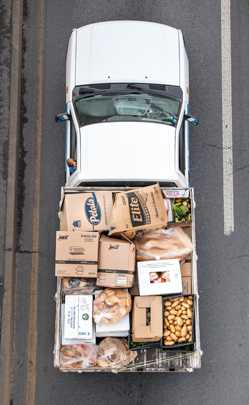 Alejandro Cartagena: Urban Transportation Photo Essay Image 12, crates of vegetables and fruits