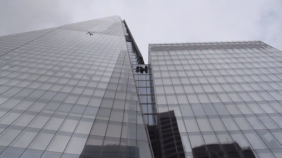 View-from-the-ground,-the-shard