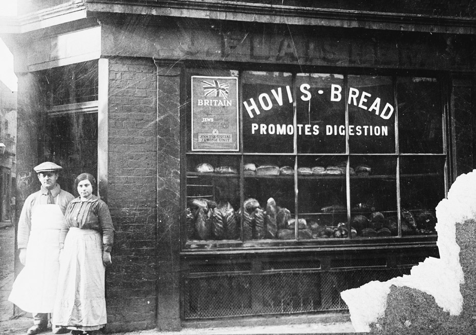  Baker’s shop window © Jewish Museum London 