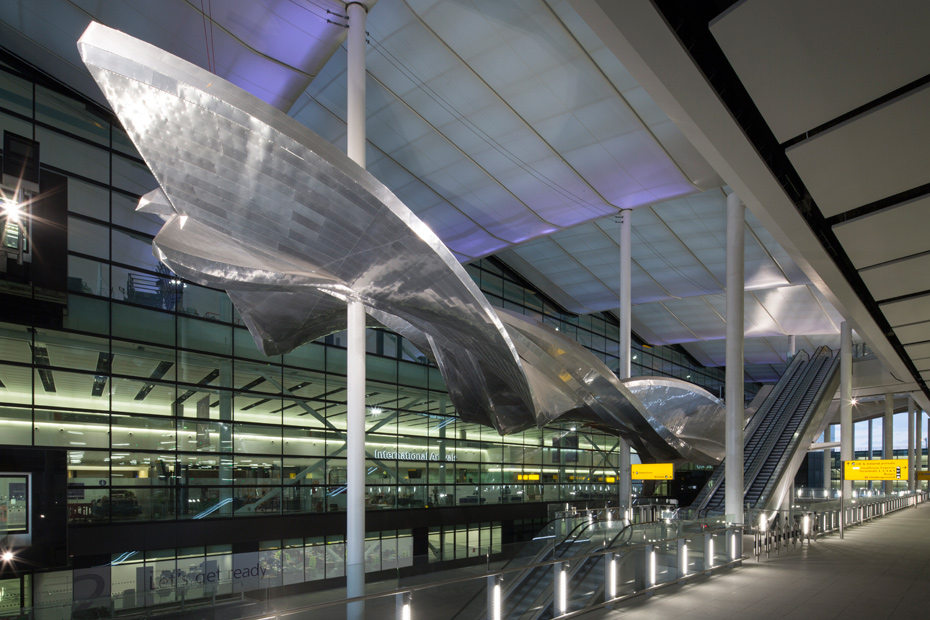 Slipstream-by-Richard-Wilson-at-Heathrow's-new-Terminal-2-The-Queen's-Terminal. David Levene