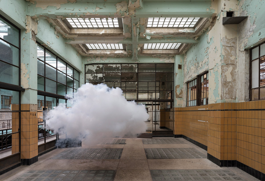 Berndnaut-Smilde,-Nimbus-Dumont,-2014-Courtesy-the-artist-and-Ronchini-Gallery