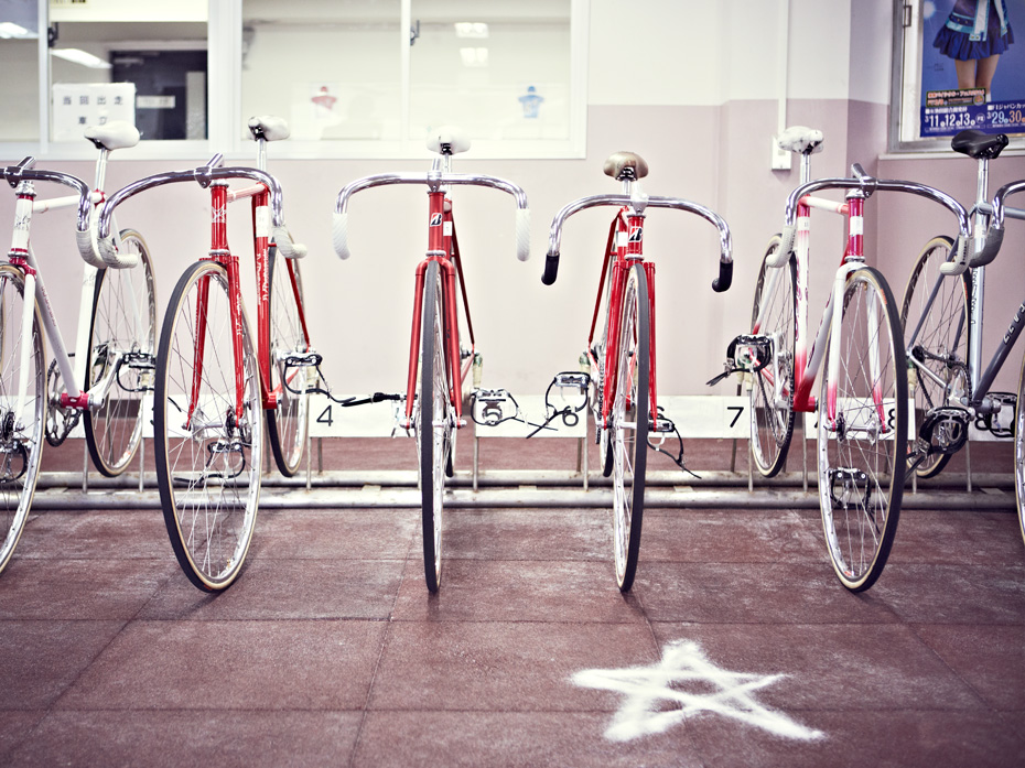 Japanese-Keirin,-Fred-MacGregor,-bikes-lined-up