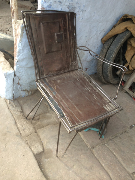 metal-homemade-chair,-photo-ally-capellino