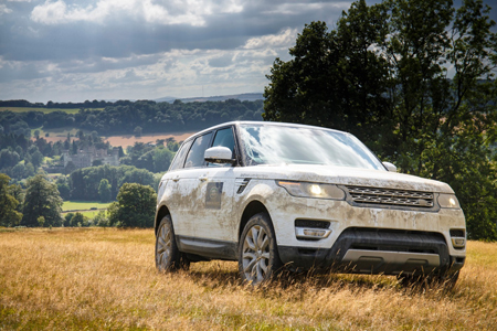 Land-Rover-Adventure-Travel-by-Abercrombie-&-Kent---Range-Rover-takes-centre-stage-on-the-Eastnor-Castle-estate