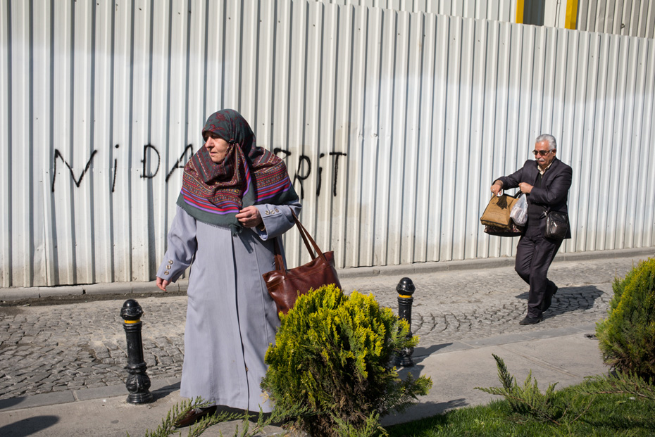 R-Sinha-Istanbul-Street-Story,-Port-8