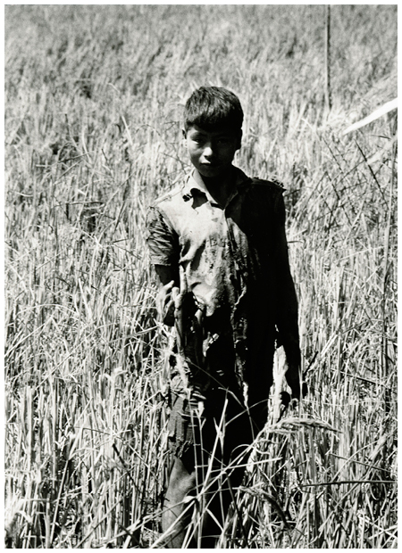 Above: Danh Võ, Good Life, 2007. Hunter, Mekong Delta, 1972. Collection Alpegiani, Torino. Courtesy the artist, Galerie Isabella Bortolozzi, Berlin. Photographer: Nick Ash