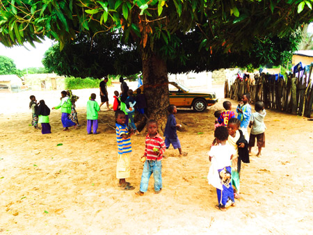 The-children-in-Galloya-Village