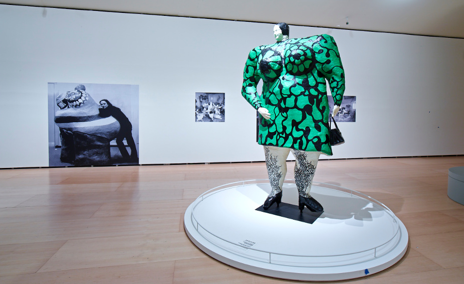 Madam or Green Nana with Black Bag (Madame ou Nana verte au sac noir), 1968