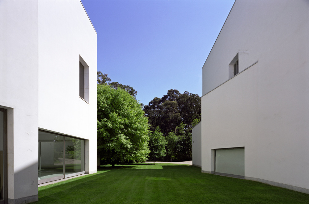 Serralves Museum Exterior Elm Patio