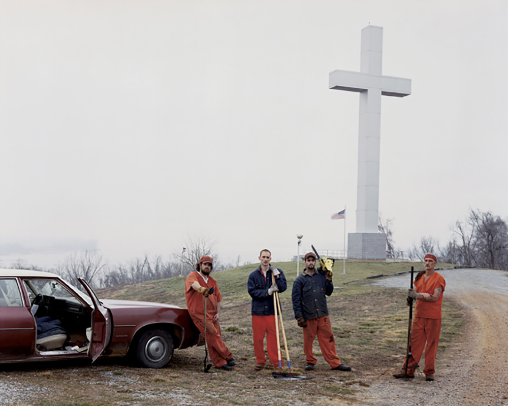 Fort Jefferson Memorial Cross, Wickliffe, Kentucky, 2002, from Sleeping by the Mississippi © Alec Soth