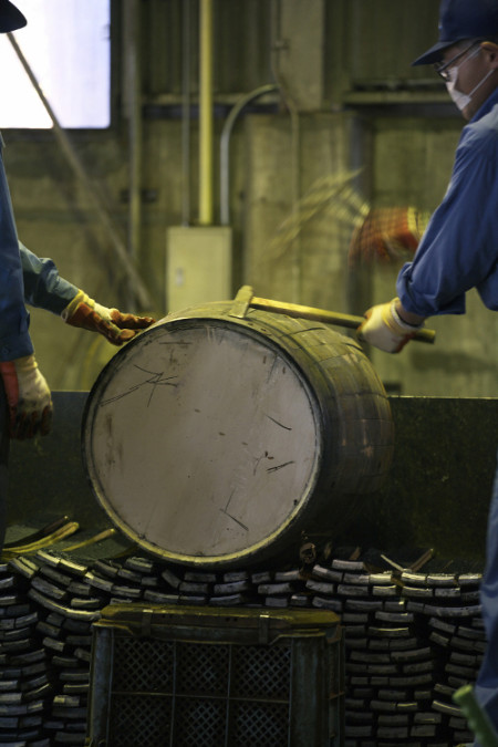 Suntory engineers create Mizunara oak cask