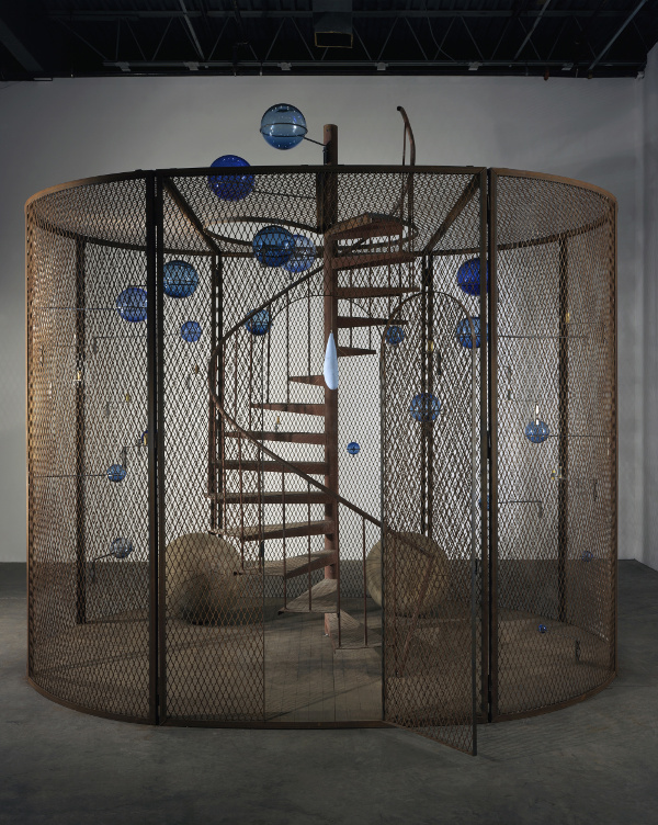 Cell (The last climb), 2008 Steel, glass, rubber, thread and wood 384.8 x 400.1 x 299.7 cm Collection National Gallery of Canada, Ottawa Photo: Christopher Burke © The Easton Foundation / VEGAP, Madrid