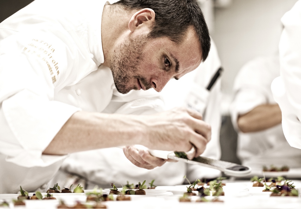 Hans Neuner preparing food in the Michelin-starred Fortaleza do Guincho during 'Night of the Stars' culinary tour – Photo: Guerrilla Food Photography