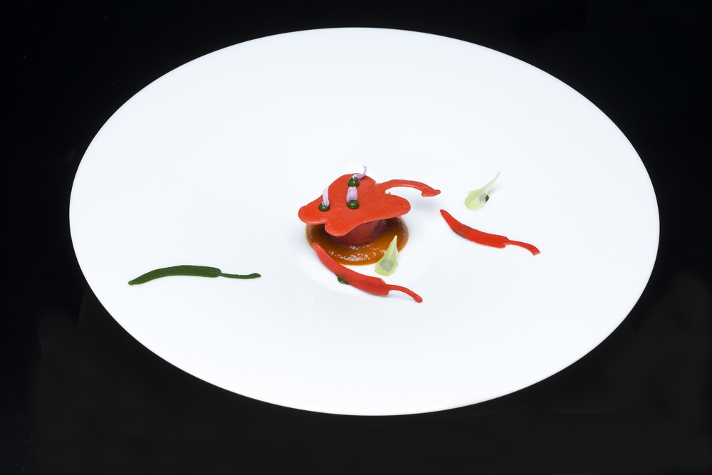 “Alheira” puree, paprika, green salad leaves, coriander mayonnaise – Photo: Paulo Barata