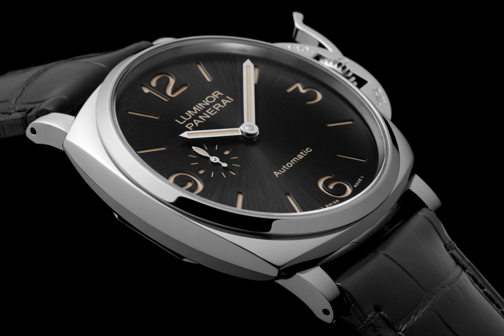 The new Luminor Due in steel. Also available in red gold.