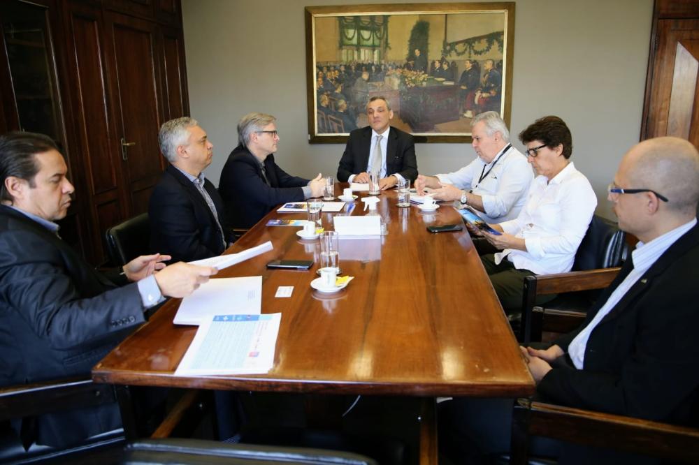 Inovações tecnológicas e sustentabilidade no campo são temas de reunião na Secretaria de Agricultura