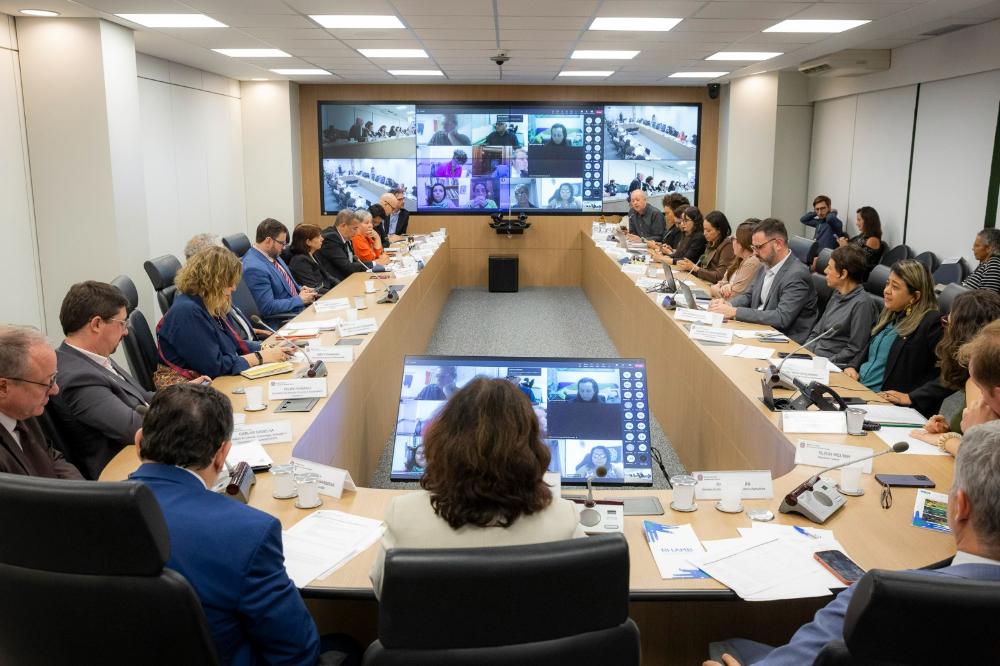 APTA Regional participa de debate da cadeia produtiva de plantas medicinais na agricultura familiar com ministros em Brasília