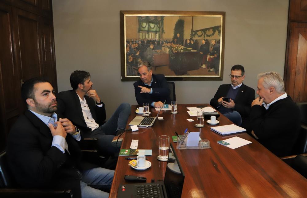 Secretário de Agricultura recebe vice-presidente da APEEL SCIENCES