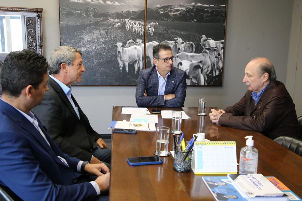 Programa Melhor Caminho é tema de reunião entre Secretaria e Junqueirópolis