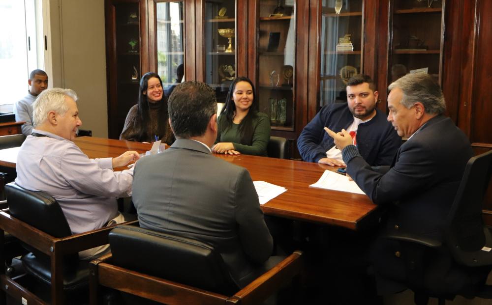 Prefeito de Angatuba visita sede da Secretaria