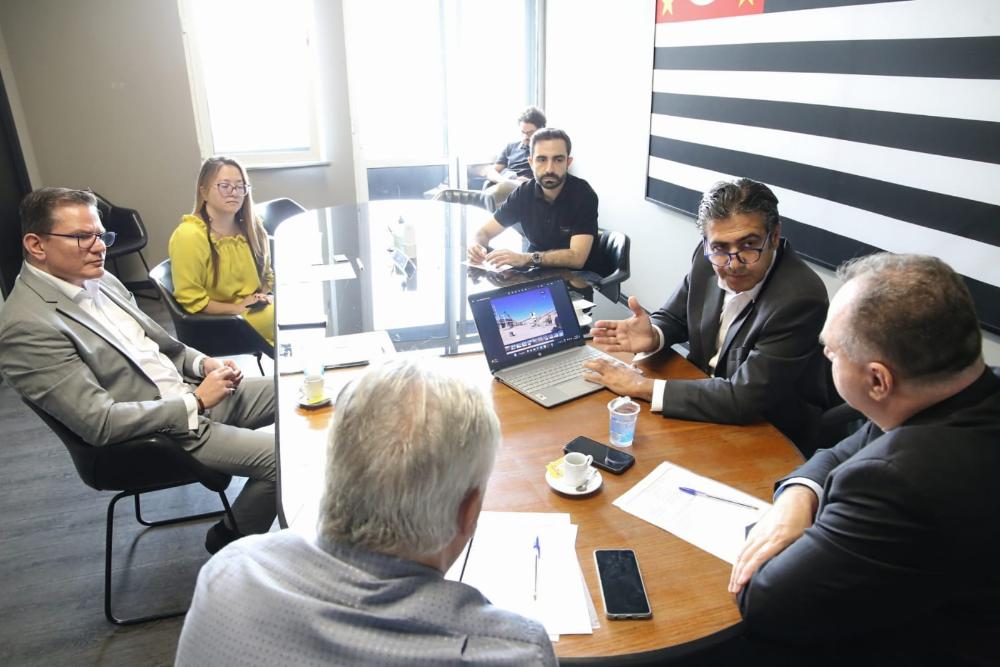 Coordenador da APTA recebe representantes comerciais do Líbano