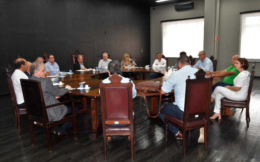 Representantes do setor produtivo de leite reúnem-se na Secretaria de Agricultura e Abastecimento