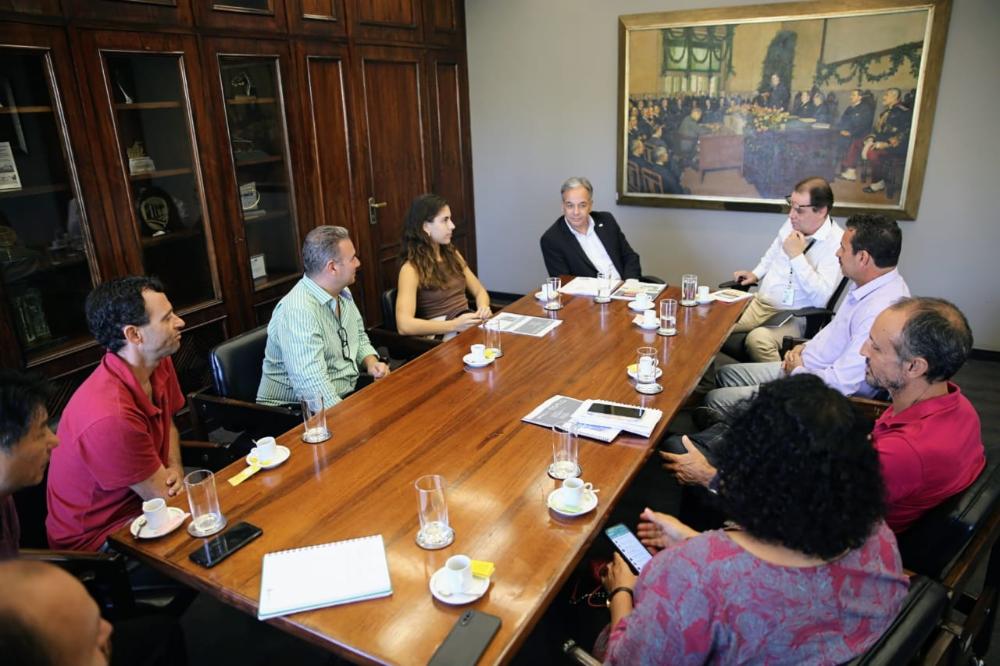 Secretaria de Agricultura e Orgânicos Cooper alinham melhorias nas vendas dos produtores de frutas
