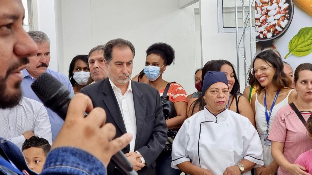 Adriano Quercia representa o Secretário de Agricultura em inauguração do Cozinhalimento em Caieiras