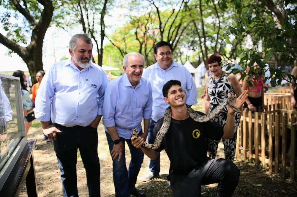 Secretário de Agricultura e Abastecimento visita institutos no último dia do projeto ”APTA Portas Abertas”